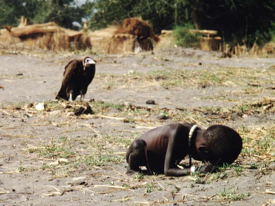 کودک و لاشخور